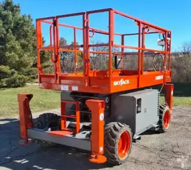 Scissor lift 2018  SkyJack SJ6826RT (1)