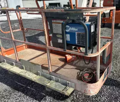 Articulating boom lift 2018  JLG 800AJ (2)