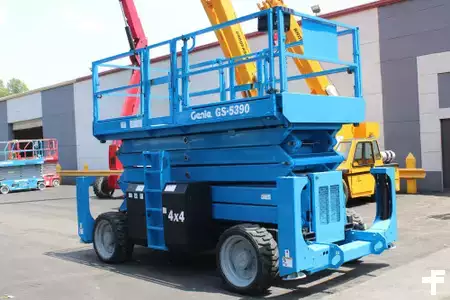 Plataforma de Tijera 2015  Genie GS5390RT (2)