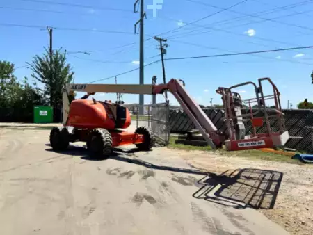 Articulating boom lift 2004  JLG 600AJ (1)