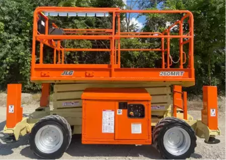 Plataforma de Tijera 2015  JLG 260MRT (2)