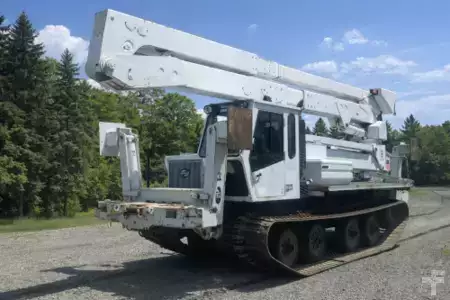 Articulating boom lift 2008  Versalift VST-9000-E100 (1)