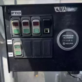 Articulating boom lift 2008  Versalift VST-9000-E100 (7)