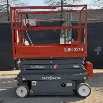 Scissor lift 2019  SkyJack SJ3219 (1)