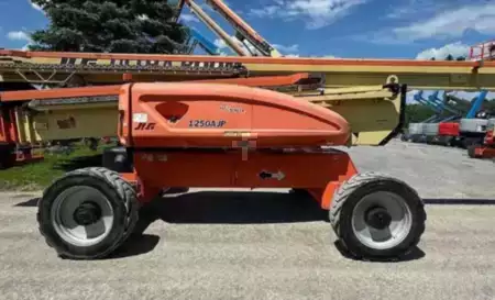 Articulating boom lift 2018  JLG 1250AJP (1)