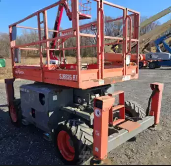 Scissor lift 2016  SkyJack SJ6826RT (1)