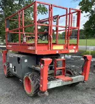 Scissor lift 2016  SkyJack SJ6826RT (1)