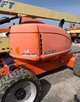 Articulating boom lift 2017  JLG 600AJ (1)