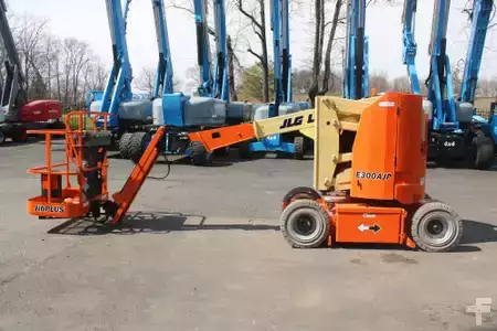 Articulating boom lift 2018  JLG E300AJP (4)