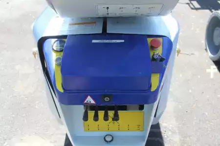 Articulating boom lift 2015  ReachMaster FS105 (10)