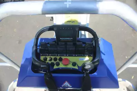 Articulating boom lift 2015  ReachMaster FS105 (8)