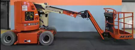 Articulating boom lift 2013  JLG E300AJP (1)