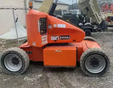 Articulating boom lift 2017  JLG E450AJ (1)