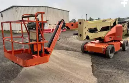 Articulating boom lift 2017  JLG E450AJ (1)