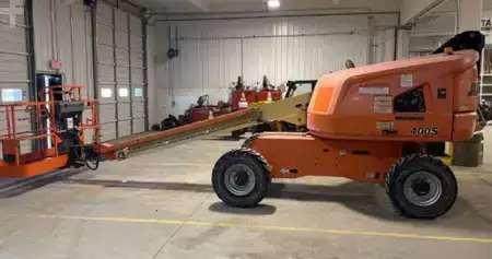 Telescopic boom lift 2017  JLG 400S (1)