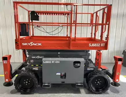 Scissor lift 2026  SkyJack SJ6832RT (1)