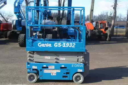 Scissor lift 2022  Genie GS-1932 E-Drive (1)