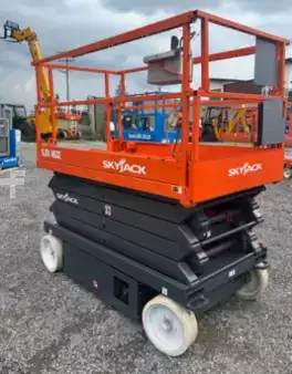 Scissor lift 2016  SkyJack SJ4632 (1)