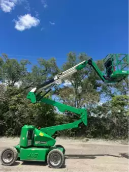 Articulating boom lift 2013  JLG E450AJ (5)