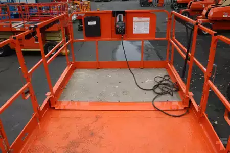 Scissor lift  JLG 430LRT (9)