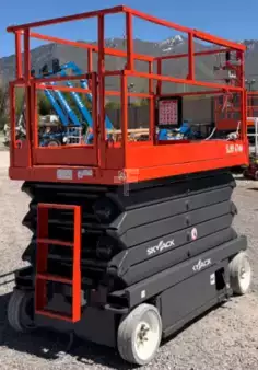 Scissor lift  SkyJack SJ4740 (1)