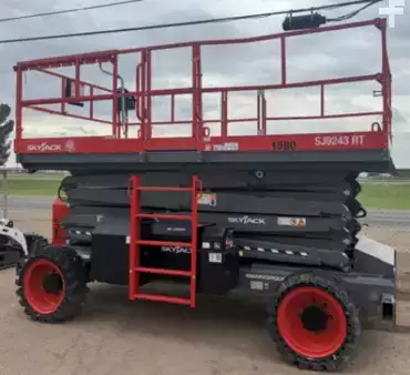 Scissor lift  SkyJack SJ9243RT (1)