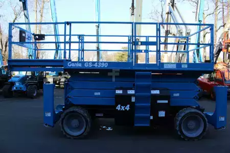 Plataforma de Tijera 2020  Genie GS4390RT (2)