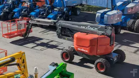 Articulating boom lift 2017  SkyJack SJ63AJ (1)
