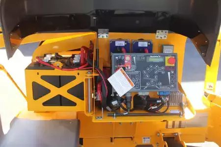 Articulating boom lift 2025  Bil-Jax 45XA (13)