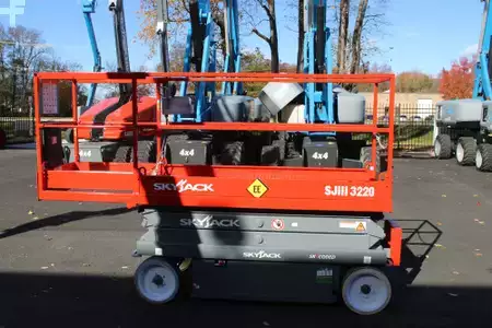 Scissor lift 2016  SkyJack SJ3220 (4)