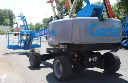 Plataforma Telescópica  Genie S45XC (2)