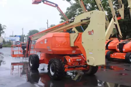 Plataforma Articulada  JLG 800AJ (1)