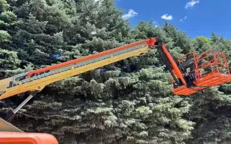 Plataforma Telescópica  JLG 660SJ (1)