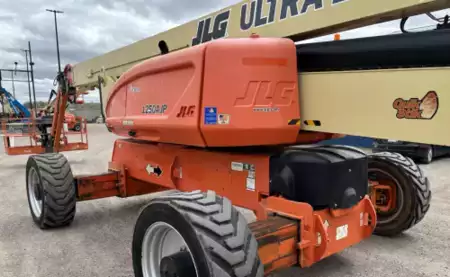 Articulating boom lift  JLG 1250AJP (1)