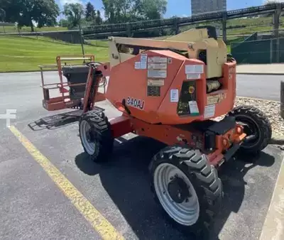 Articulating boom lift  JLG 340AJ (1)