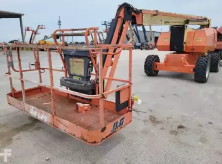 Articulating boom lift  JLG 800AJ (1)