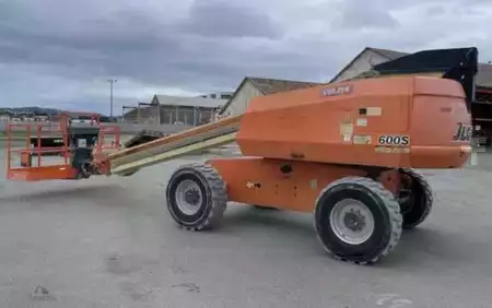Telescopic boom lift 2014  JLG 600S (1)