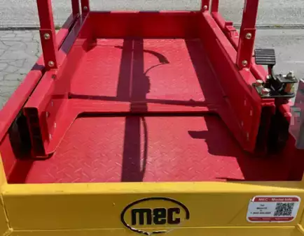 Scissor lift 2023  MEC Micro 19 (3)