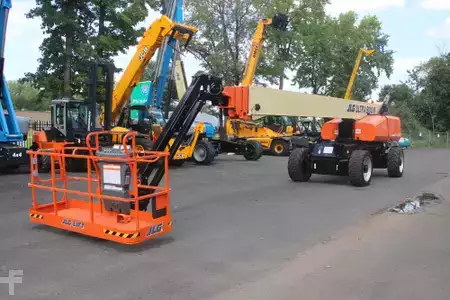 Telescopic boom lift  JLG 1350SJP (1)