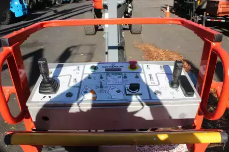 Telescopic boom lift  SkyJack SJ86T (12)