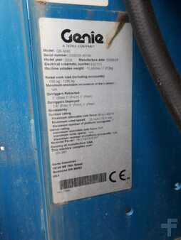 Pracovní plošina s nůžkovým zdvihem 2008 Genie GS 4390 RT (13)