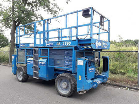 Scissors Lifts 2008  Genie GS 4390 RT (2)