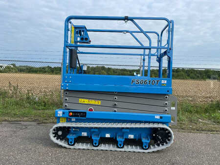 Scissor lift 2022  Fronteq FS0610T Tracked Scissor Lift (1)