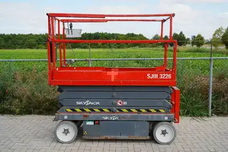 Podnośnik nożycowy 2015  SkyJack SJ III 3226 | 2015 (1)