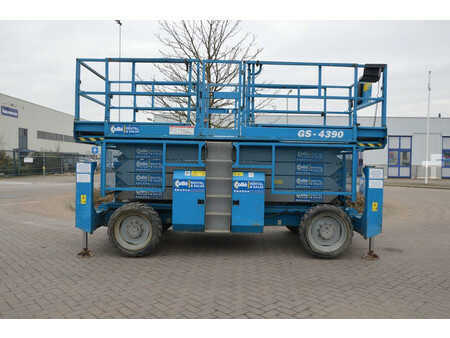 Scissors Lifts 2008  Genie GS4390RT (2)