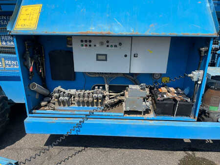 Scissor lift 2006  Holland-Lift Megastar G-320DL30 4WDS/N (14)