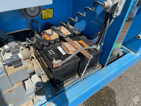 Scissor lift 2006  Holland-Lift Megastar G-320DL30 4WDS/N (16)