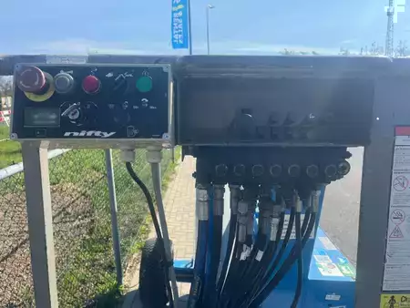 Piattaforme aeree articolate 2013  Niftylift HR 12 E | 2013 (15)