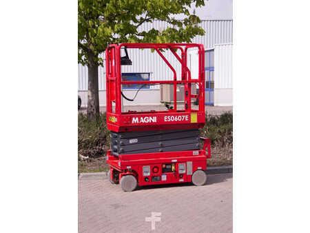 Piattaforme aeree a pantografo 2020  MAGNI ES0607E (8)