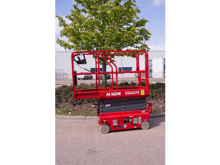 Piattaforme aeree a pantografo 2020  MAGNI ES0607E (9)